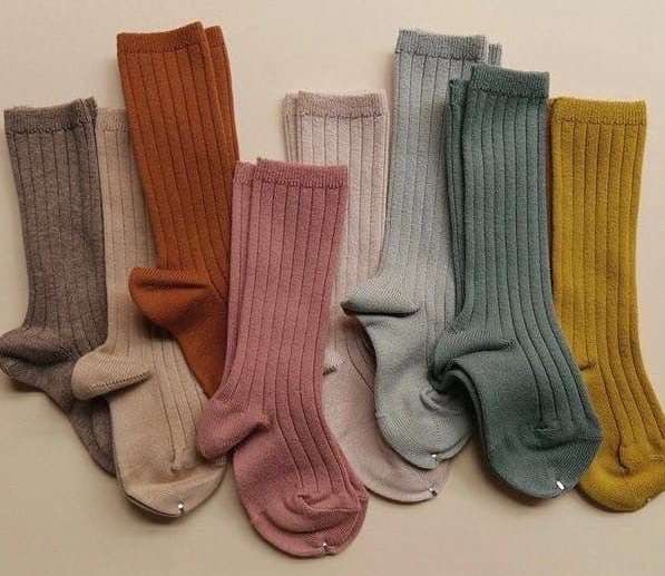 Носочный этикет: какие модели сочетать с разными видами обуви и одежды